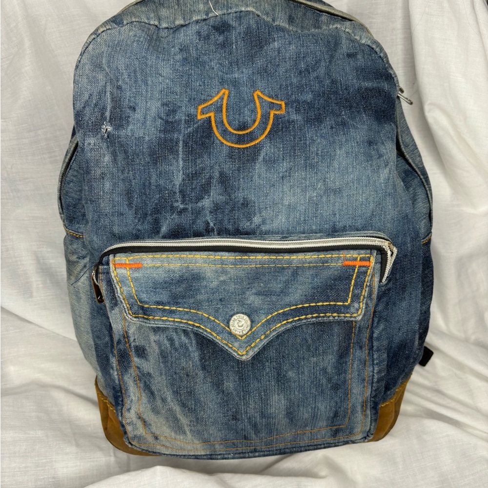 💧True religion men’s monogram big T flap backpack 💧